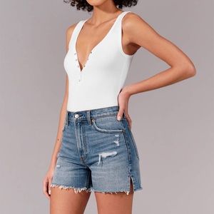 NWT Abercrombie High Rise Mom Short